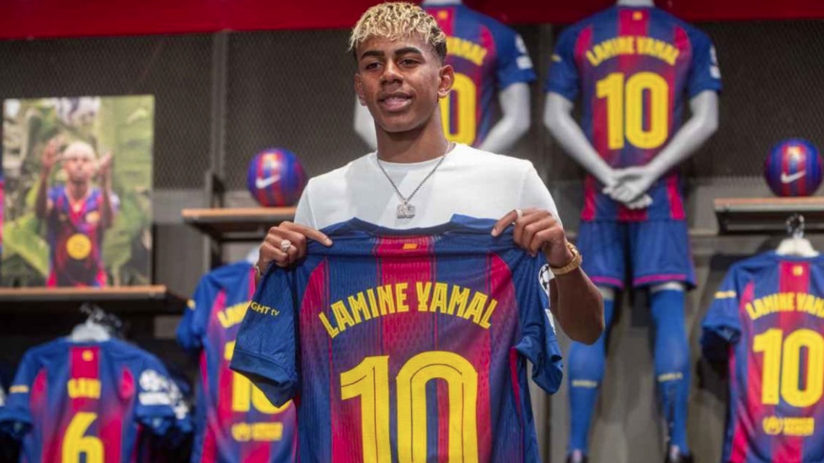 Barcelona’s Iconic No. 10 Shirt Passed to Lamine Yamal