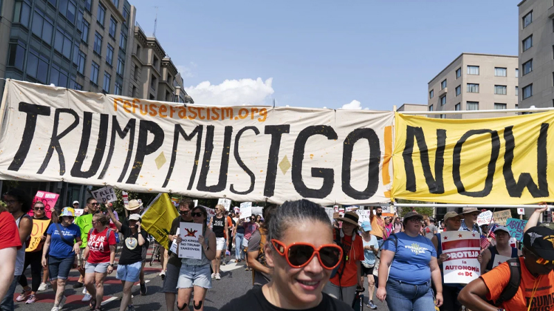 Thousands Protest in Washington Demanding Trumps Removal