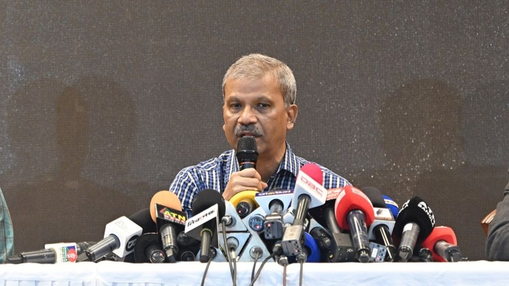 ‘কীভাবে কী করব, সত্যি চিন্তা করতে হচ্ছে’—আইন উপদেষ্টার হতাশা প্রকাশ 5 Asif Nazrul