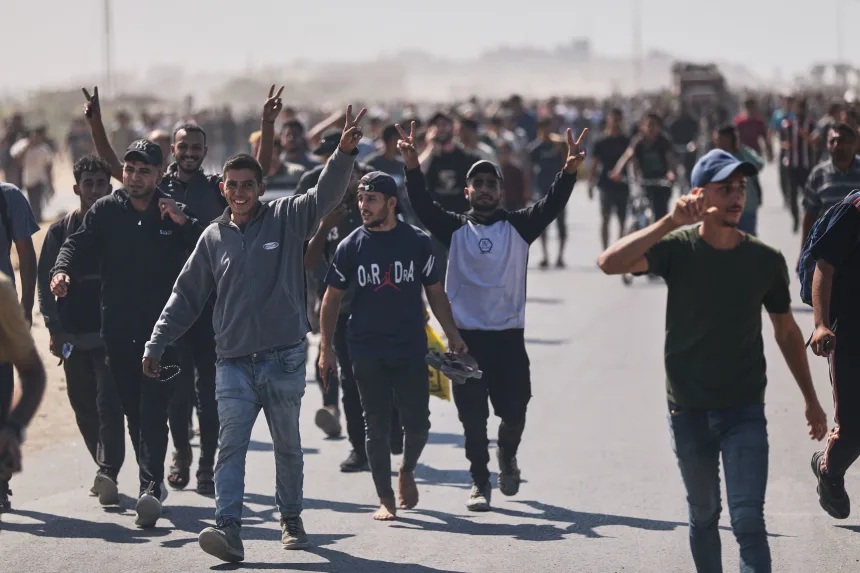 Palesinians return to home