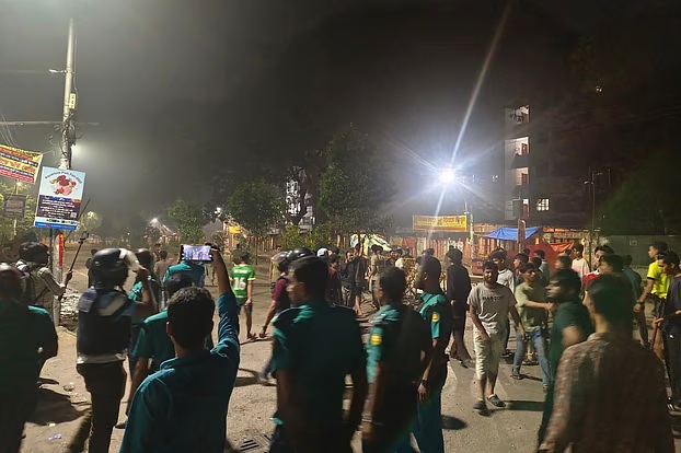 clash betweet dhaka college and du 1