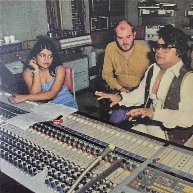 পাকিস্তান থেকে ফিরে বয়কটের মুখে