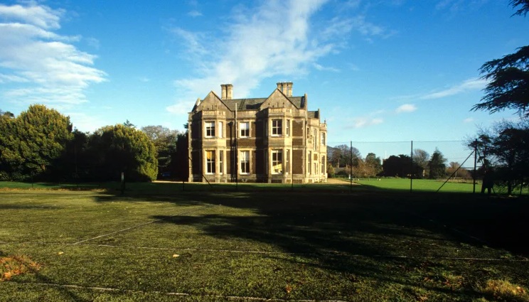 Andrew Royal park House