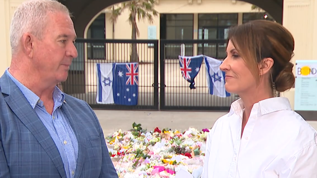 Former NSW Police Detecive Superintendent Robert Critchlow discusses the Bondi Beach terror attack with Nat Barr on Sunrise