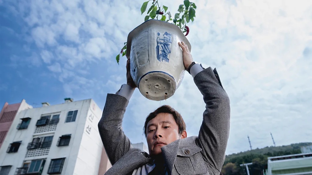 Park Chan-wook Triumphs with Gory, Outrageous Black Comedy on Job Loss and AI Fears