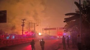 বাংলাদেশের সমুদ্র শহরে সিএনজি পাম্পে আগুন, দগ্ধ ১৬ 4 fire 20260226083141