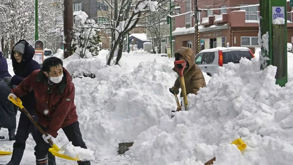 japan snowstorm