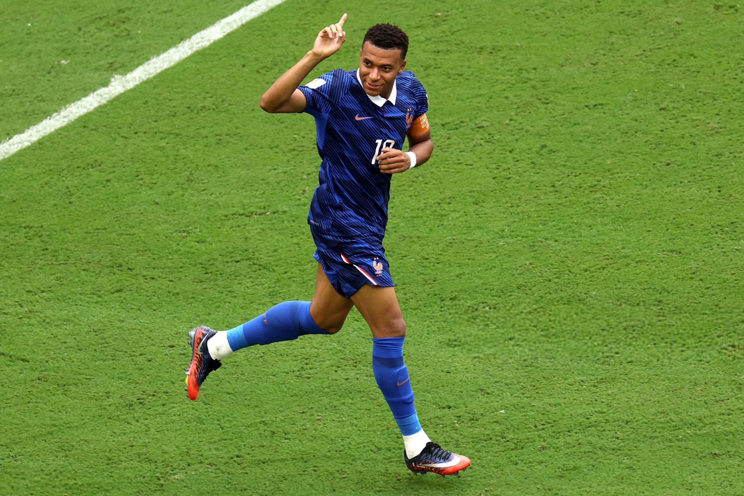 Mbappé in the Elite 10-Goal Club of a Single World Cup 86 HNiwRALa0AAy55a scaled